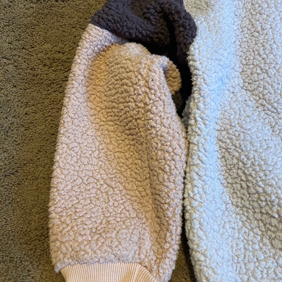 AE Colorblock Sherpa - Picture 4 of 6